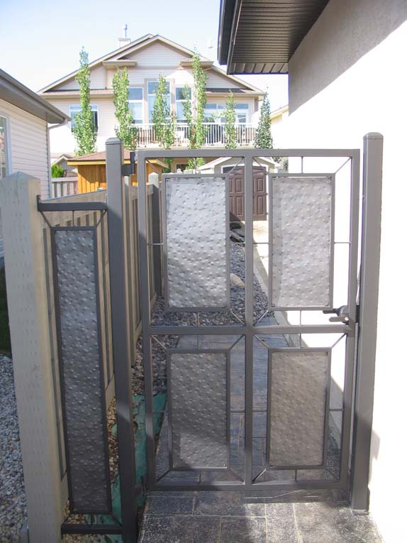 Oakmont Modern Panel Gate and Address Hammer and